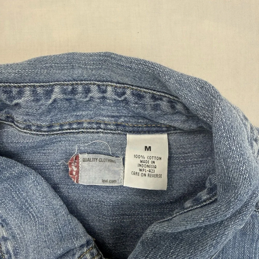 Levis Shirt Mens Medium Blue Denim Western Pearl Snap Yoke Cowboy Chambray